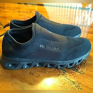 Women's Nautica Machi Black Slip-On Shoes Sneakers Sz 7.5 EUC